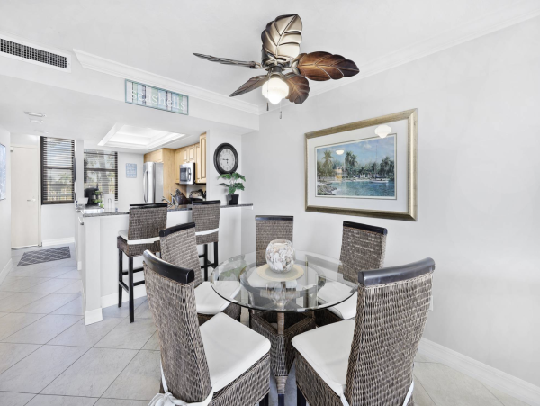 Marco Island Charming 2 Bedroom Vacation Condo